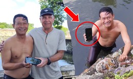 Du khách nước ngoài xúc động nhận lại điện thoại rơi xuống hồ khi tham quan Huế