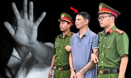 Bắt người cha để điều tra hành vi bạo hành 2 con gái trong thời gian dài