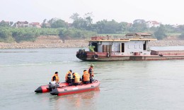 Vụ mẹ ôm con 2 tuổi nghi nhảy cầu: Đã tìm thấy thi thể cháu bé