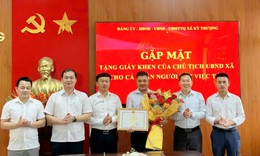 Khen thưởng người đàn ông lao xuống sông cứu người đang chới với ở Hà Tĩnh