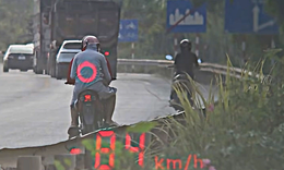 Tháo biển số chạy 84 km/h, cả lái xe và chủ xe nhận cái kết đắt giá