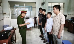 4 người mang dao tự chế đến tấn công gia đình thiếu niên 15 tuổi