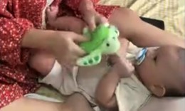 Màn hát ru con của mẹ bỉm sữa khiến dân mạng nghe mãi không chán