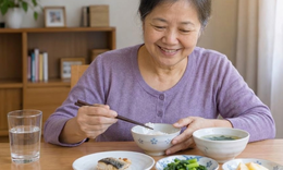 Người trên 60 tuổi ăn ít, làm sao để vẫn đủ chất?