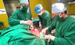 Ghép mảnh sọ tự thân đặc biệt cho bệnh nhân chấn thương sọ não nặng
