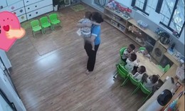Khoảnh khắc bé trai ôm cô giáo ở lớp mầm non khiến dân mạng tan chảy