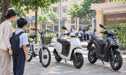 Mua xe điện cho con đi học, phụ huynh cần biết điều này