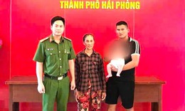 Bé gái hơn 2 tháng tuổi bị bỏ rơi trước cổng nhà dân