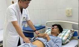 Ngã xe máy thanh niên vỡ bàng quang