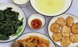 Dinh dưỡng đúng cách tăng miễn dịch cho người cao tuổi lúc giao mùa