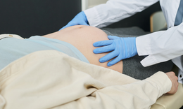 Sau nhiều năm vô sinh, người phụ nữ 50 tuổi bất ngờ mang thai tự nhiên 