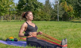 6 bài tập ngắn giúp phục hồi cơ bắp nhanh hơn tập tạ sau tuổi 55