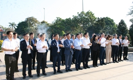 Lãnh đạo Bộ Y tế dâng hương tưởng niệm, tri ân các anh hùng liệt sĩ tại TPHCM