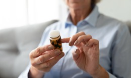 3 rủi ro tiềm ẩn khi vô tình sử dụng vitamin quá hạn sử dụng