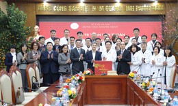 Thứ trưởng Trần Văn Thuấn thăm, kiểm tra công tác y tế dịp Tết Bính Ngọ tại 3 bệnh viện của Hà Nội