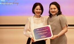 Invisalign dưới bàn tay bác sĩ có nền tảng