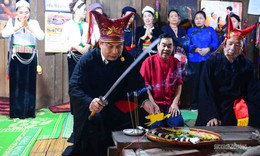 Giữ lửa thiêng trong mỗi nếp nhà Mường