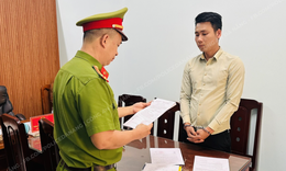 Bắt tạm giam thanh niên bẻ khóa điện thoại, chuyển tiền ngân hàng nạp game 'nổ hũ'