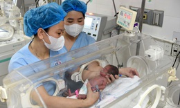 Những 'bộ cảm biến' bằng da thịt che chở nhịp thở mong manh cho thiên thần nhỏ