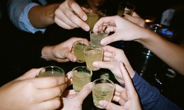 Chuyên gia chống độc chỉ cách phòng ngộ độc rượu bia ngày Tết