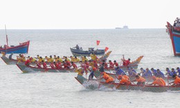 Đua thuyền mùng 3 Tết: Rộn ràng sóng nước đầu Xuân tại Khánh Hòa