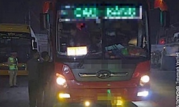 'Nhồi' 109 khách trên xe 45 chỗ, chủ và tài xế bị phạt 225 triệu đồng