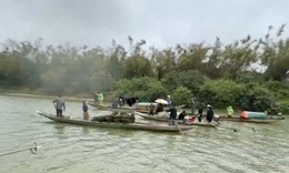 Lật thuyền trên sông Gianh, nhiều người trong một gia đình tử vong và mất tích
