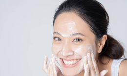 Bật mí hệ làm sạch dịu nhẹ có trong Gel rửa mặt Actidem Derma pH Gel Cleanser