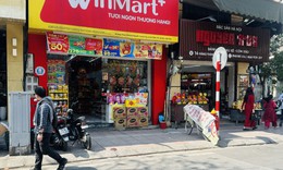 Nhiều cửa hàng, siêu thị mở cửa, quán ăn và cà phê 'hút khách'