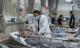 'Cửa ngõ cấp cứu' của Bệnh viện Bạch Mai, bệnh nhân nặng tăng vọt những ngày Tết