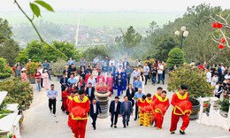 Lễ dâng bánh chưng tưởng niệm thân mẫu Chủ tịch Hồ Chí Minh