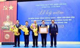 Bệnh viện Bình Dân đón nhận Huân chương Lao động hạng Nhì