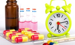 Trước, trong hay sau bữa ăn: Nên uống thuốc kháng sinh vào thời điểm nào là tốt nhất?