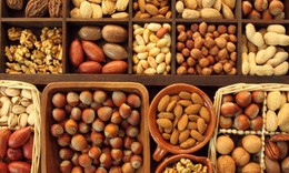 Ăn hạt ngày Tết tưởng tốt nhưng không phải ai cũng nên ăn nhiều