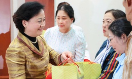 Phó Thủ tướng Phạm Thị Thanh Trà thăm, tặng quà Tết gia đình chính sách, công nhân khó khăn tại Đồng Tháp