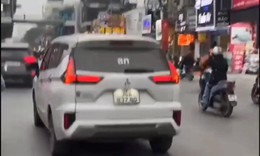 Làm rõ lý do bảng LED sau xe ô tô chạy dòng chữ tục tĩu, xúc phạm lực lượng công an