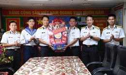 Bộ Tư lệnh Vùng 5 Hải quân chúc Tết cán bộ, chiến sĩ Tàu 924