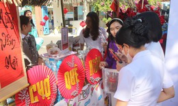 Ấm áp chợ Tết tại BVĐK Khánh Hòa