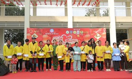 Đem Tết sớm đến bệnh viện