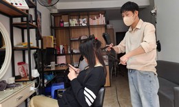 Vì sao dịch vụ làm tóc cận Tết vắng khách hơn mọi năm?