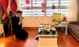 Tranh thủ cuối tuần, nhiều gia đình tiễn ông Công ông Táo về trời