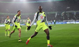 Bundesliga: Dortmund 'phả hơi nóng' vào Bayern Munich