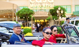 Du khách thích thú check-in dàn xe cổ của dân chơi TPHCM