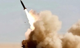 Mỹ dùng tên lửa ATACMS đánh chìm tàu ngầm Iran ngay trong cảng