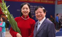 Vợ chồng NSƯT Chiều Xuân gây chú ý