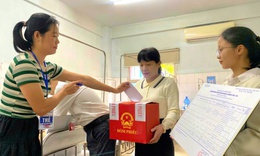 Những cử tri tại điểm bầu cử đặc biệt gửi gắm niềm tin qua từng lá phiếu