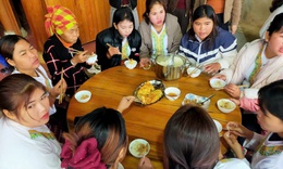 Ấm áp bữa sáng đoàn kết ở bản Rào Tre trong ngày bầu cử