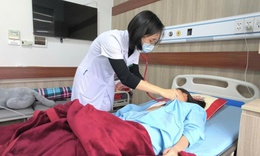 Tưởng viêm họng nhẹ, nữ sinh 16 tuổi nguy kịch do siêu vi khuẩn kháng thuốc tấn công 