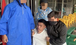 Siết cổ người phụ nữ đang cắt rau ngoài đồng cướp bông tai vàng