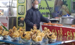 Thị trường đồ lễ sôi động, mâm cỗ chay và hoa tươi 'lên ngôi' dịp rằm tháng Giêng